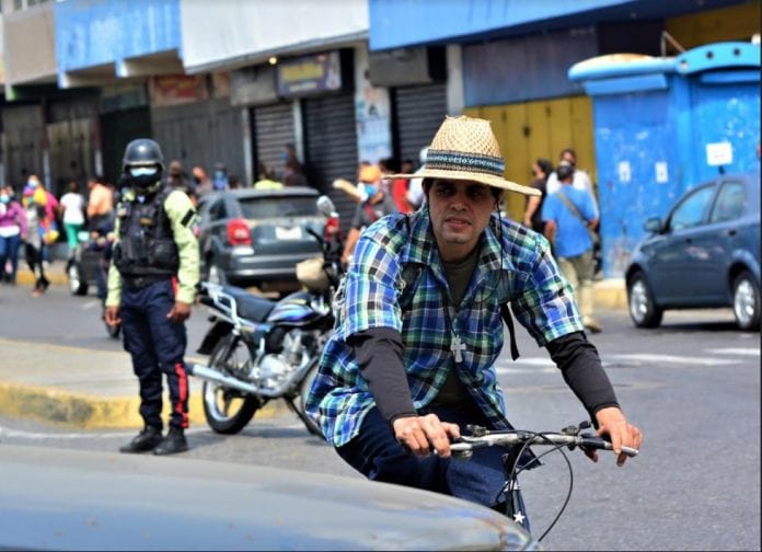 Segundo día de cuarentena y las personas siguen sin tapabocas