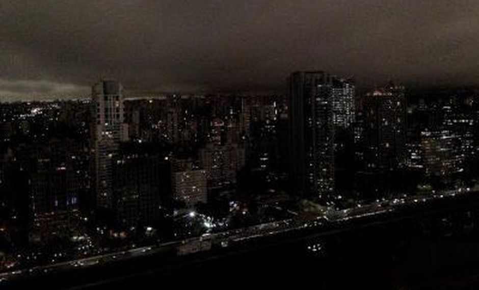 Anochece en Sao Paulo a las 3 de la tarde