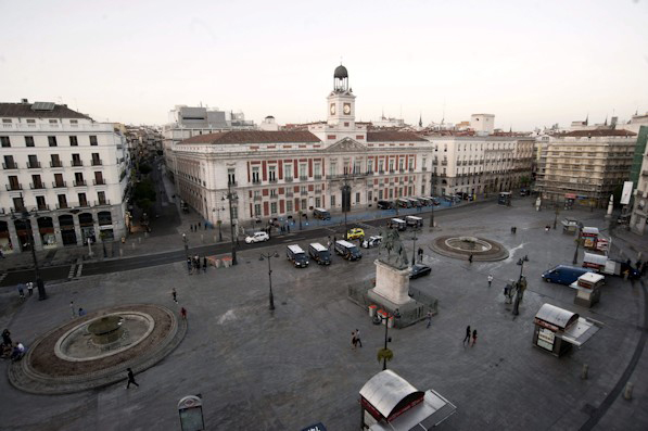 La Puerta del Sol, vacía por el aislamiento