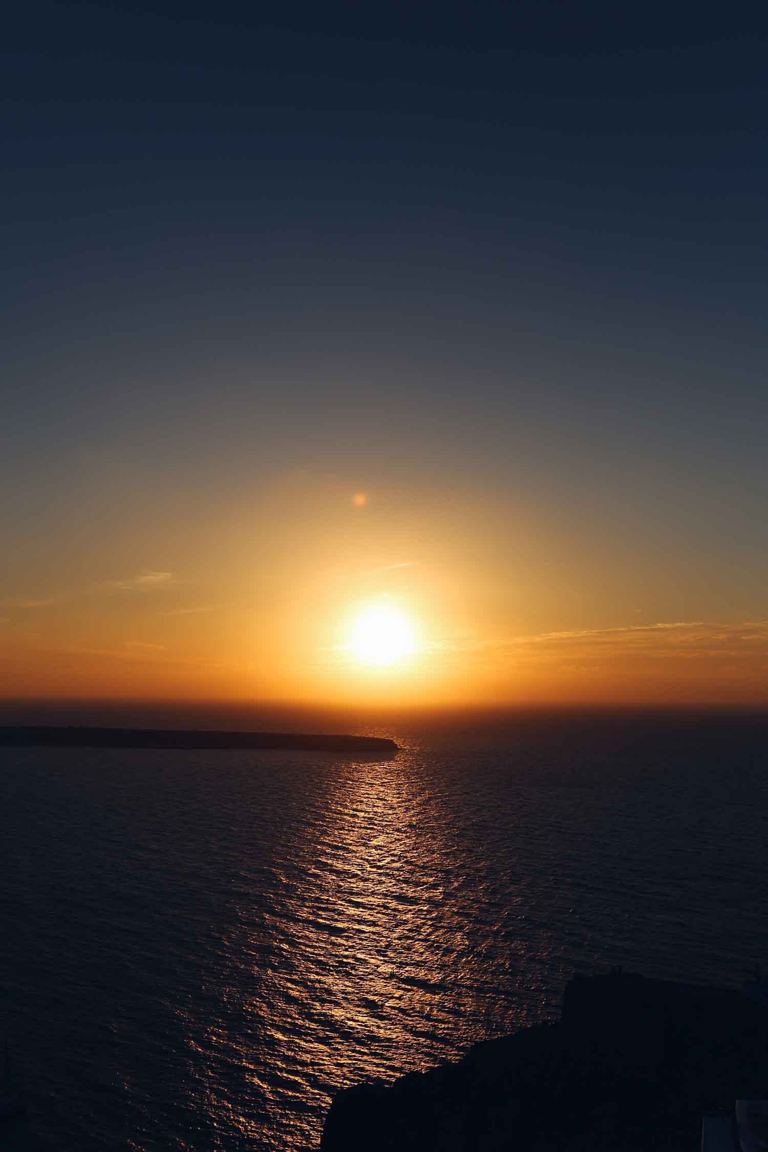 Un atardecer mágico desde Oía, en Santorini