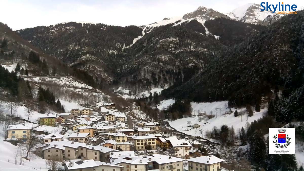 El pueblo de Mezzoldo, bajo la nieve