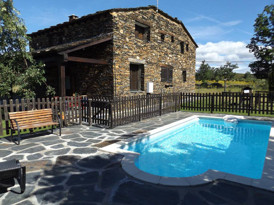 Una casa rural en la Arquitectura Negra de Guadalajara