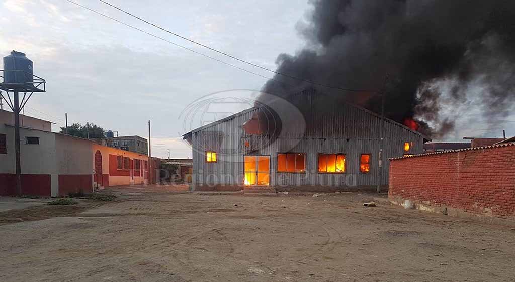 Antiguo hospital en talara se destruye por incendio