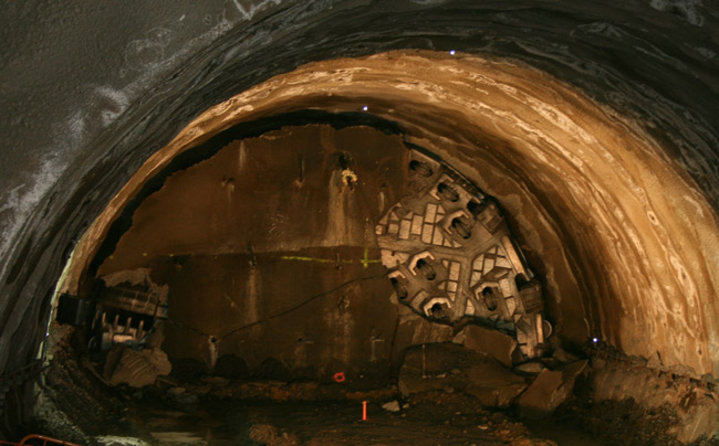 León cifra en más de 30 millones recuperar el agua que se filtra por los túneles de la Variante