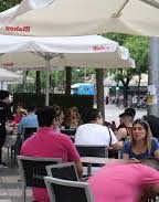 Cierre a la una y más personas por mesa en Madrid 