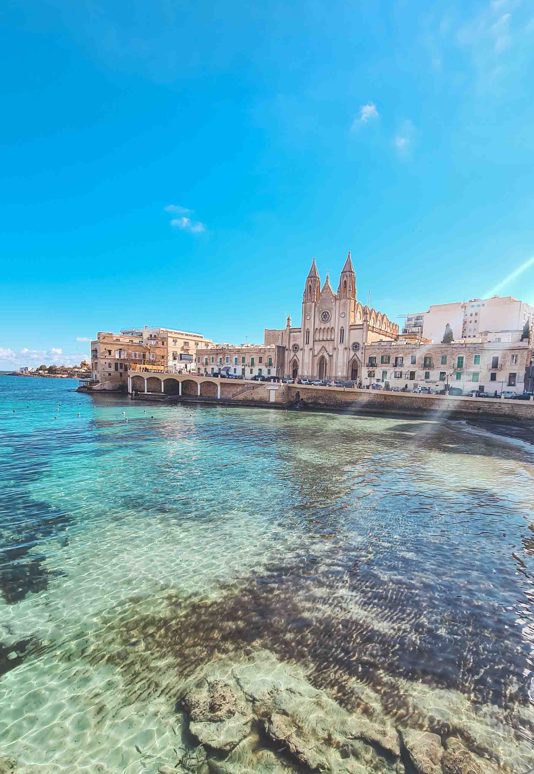 San Julián es una pequeña ciudad costera llena de vida en Malta © Beatriz Tabarés