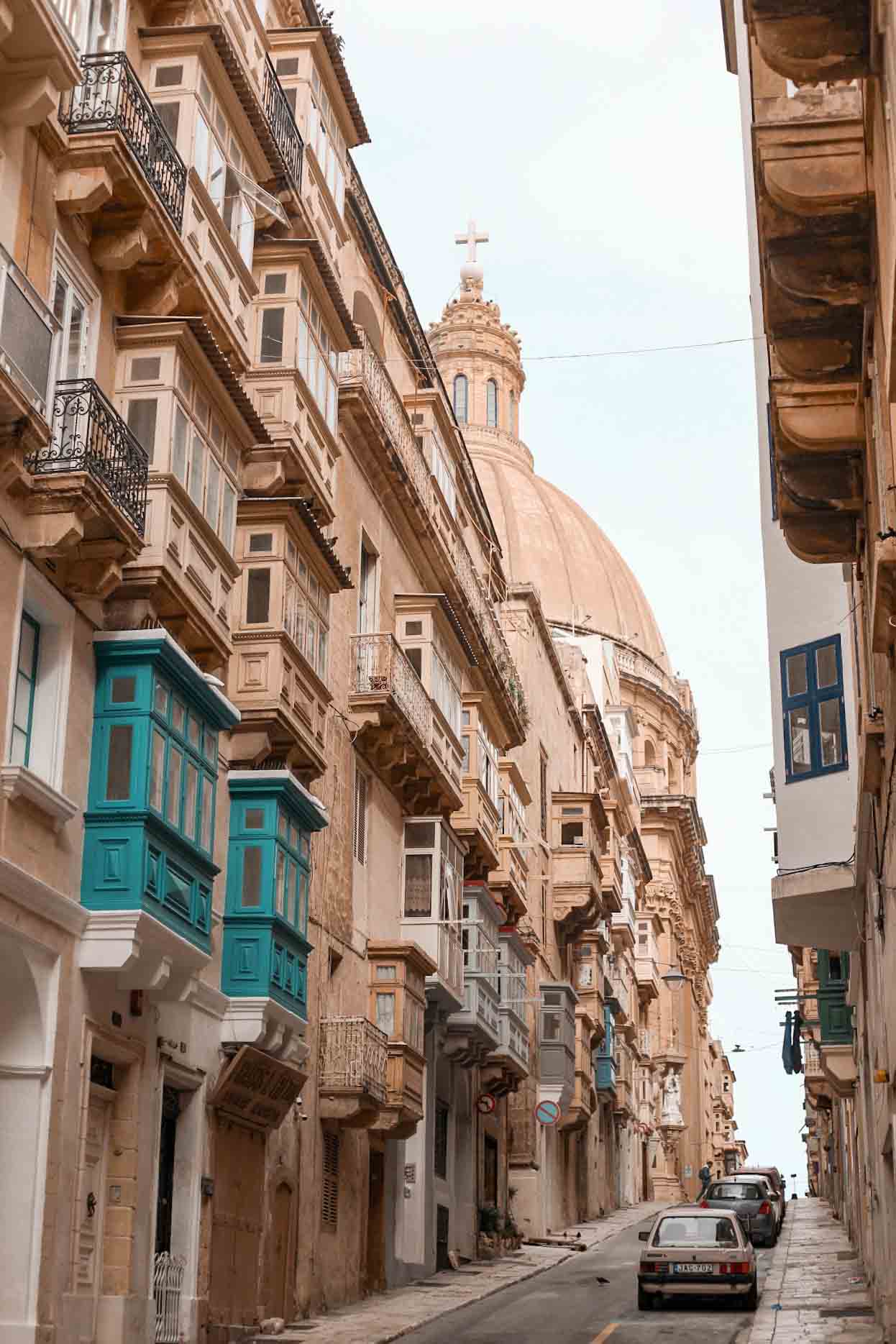 La Valeta está repleta de cuestas con calles llenas de encanto para recorrer @ Beatriz Tabarés